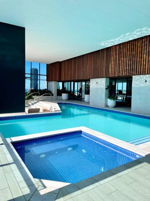 Apartament Stunning Oceanview 2Br In The Heart Of Broadbeach 44F Gold Coast Zewnętrze zdjęcie
